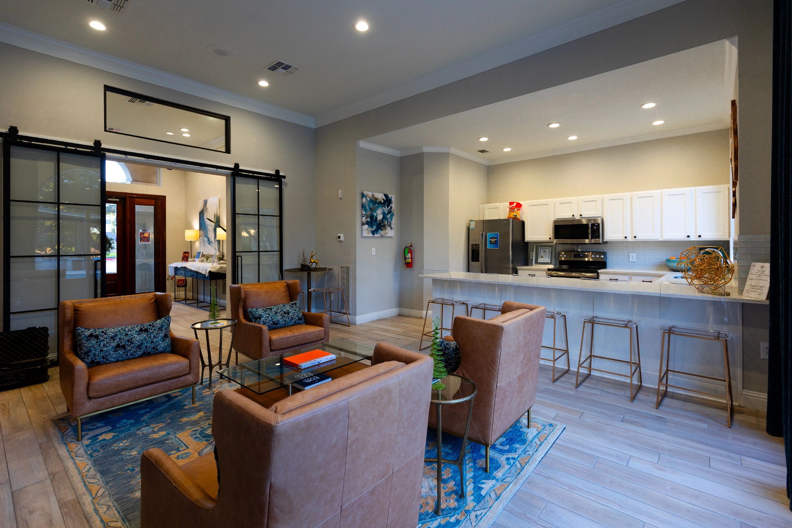 Montelena clubhouse lounge with a kitchen bar and seating